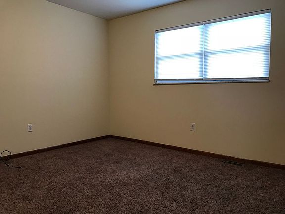 4th image of 204 Brubaker Dr #1