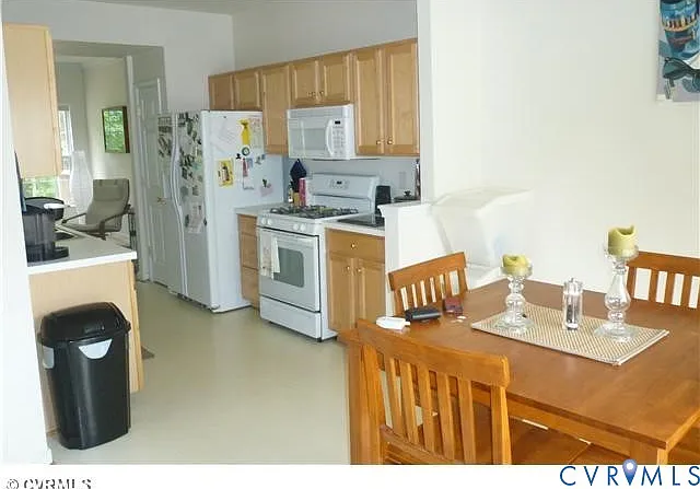 8738 Springwater Dr — Photo 3