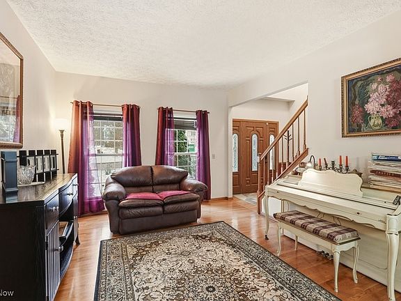 5th image of 219 Baptist Cir