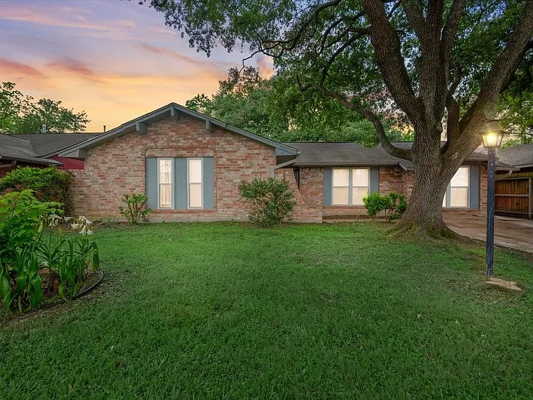 1935 Barnsley Ln — Photo 3
