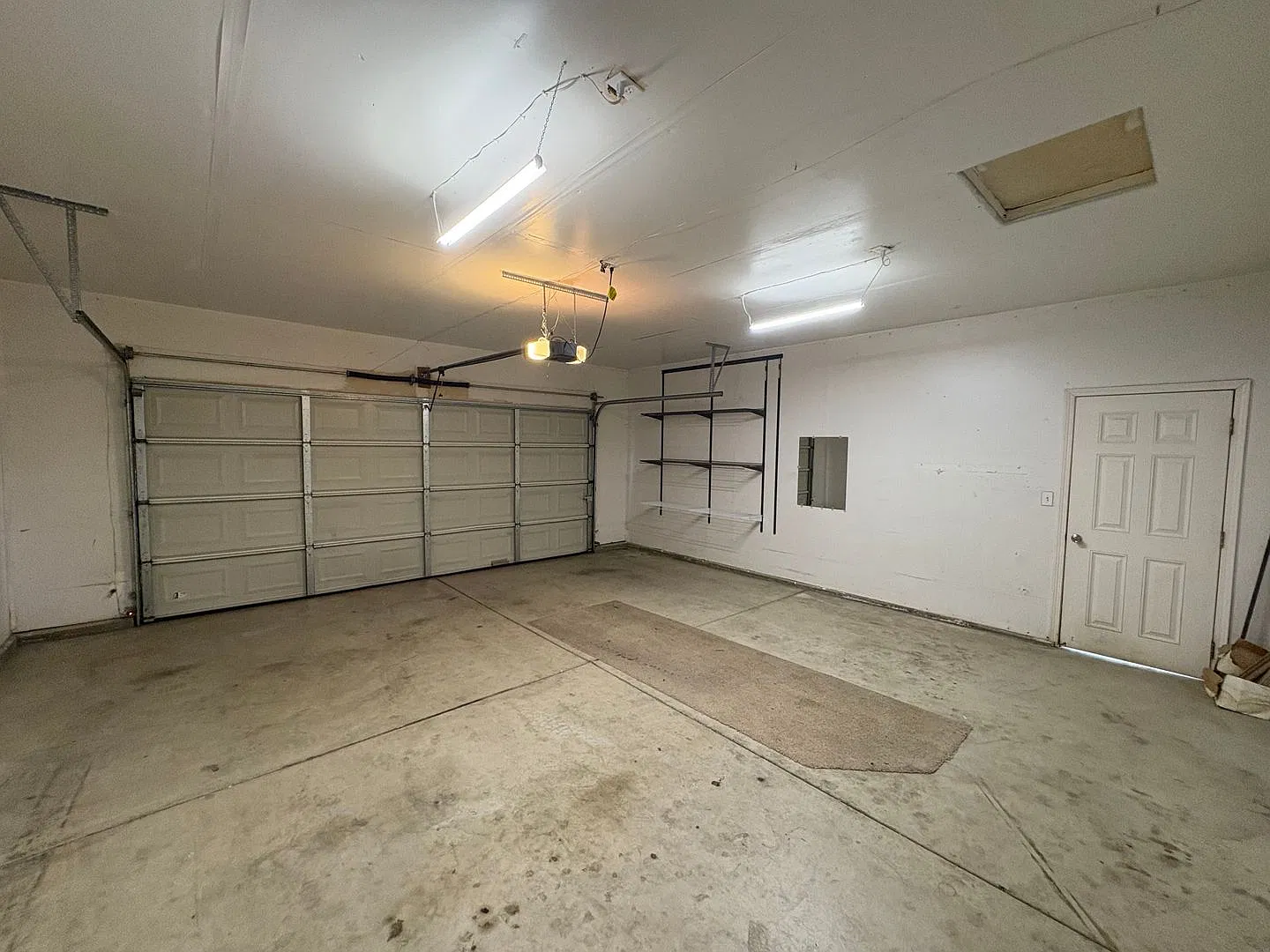 NW Visalia Home with Spacious Yard Available Now! — Photo 2