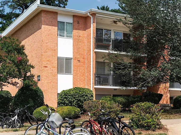 1800 Jefferson Park Ave #5 — Photo 1
