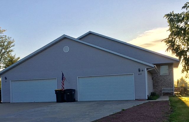 1st image of 611 Wellington Dr