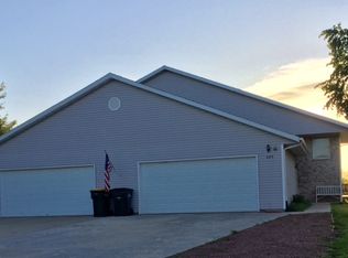 611 Wellington Dr, West Bend, WI 53090