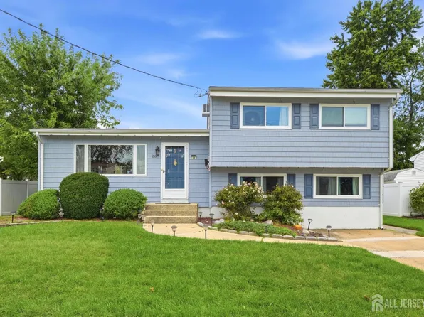 26 Adams St, Old Bridge, NJ 08857