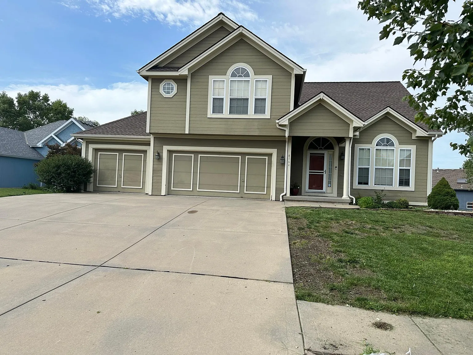 5 bed, 2534 sqft, $2,990 — Photo 4