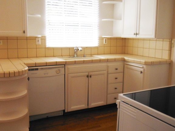 2nd image of 1175 Carolyn Ave