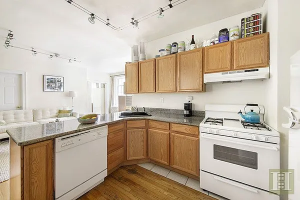 Rented by Halstead Real Estate | media 15