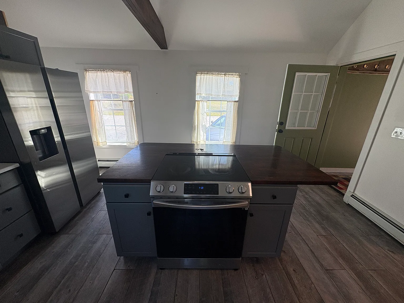 2 bed, 950 sqft, $2,200 — Photo 3