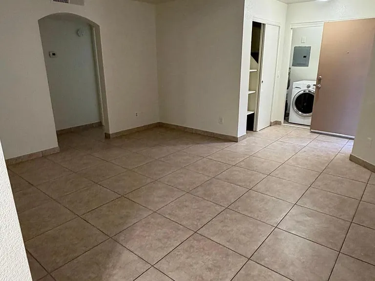 925 S Longmore #101 — Photo 4