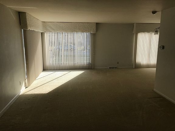 4th image of 1312 Hirsch Ave