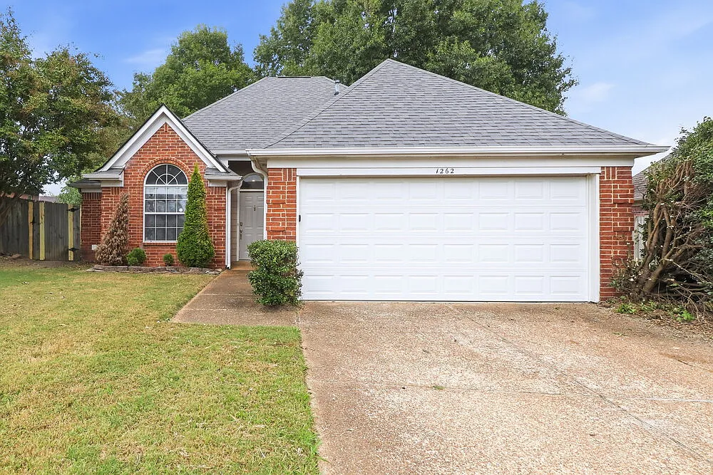 3 bed, 2.0 bath, 1499 sqft, $1,745 — Photo 1