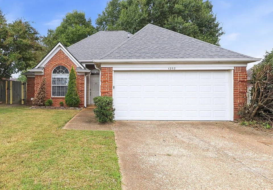 1262 Breezy Valley Dr