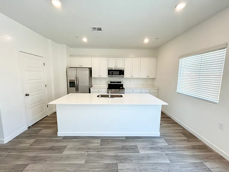 4417 Bellaire Ave — Photo 4