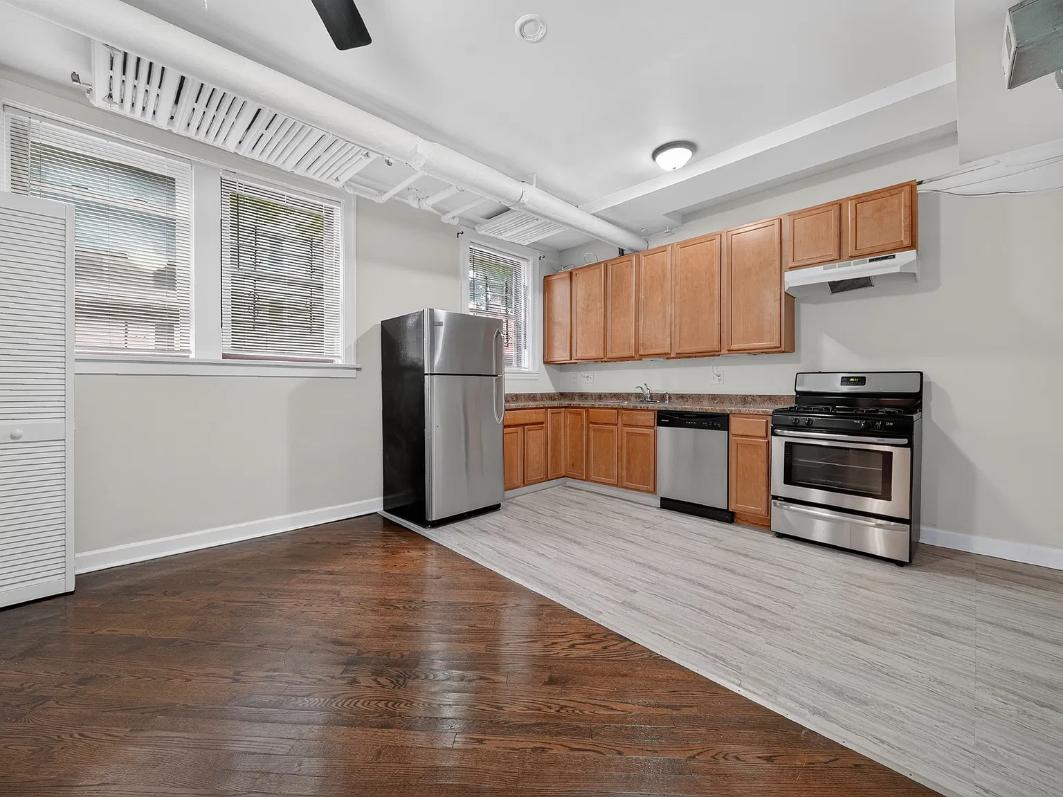 3323 N Lakewood Ave — Photo 3