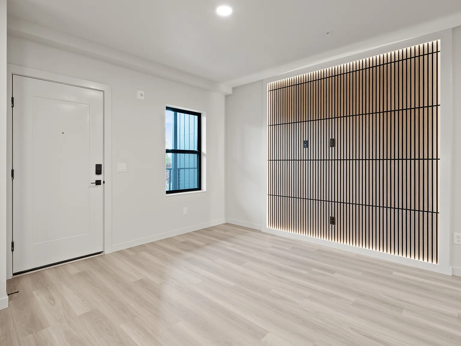 2 bed, 939 sqft, $2,050 — Photo 2