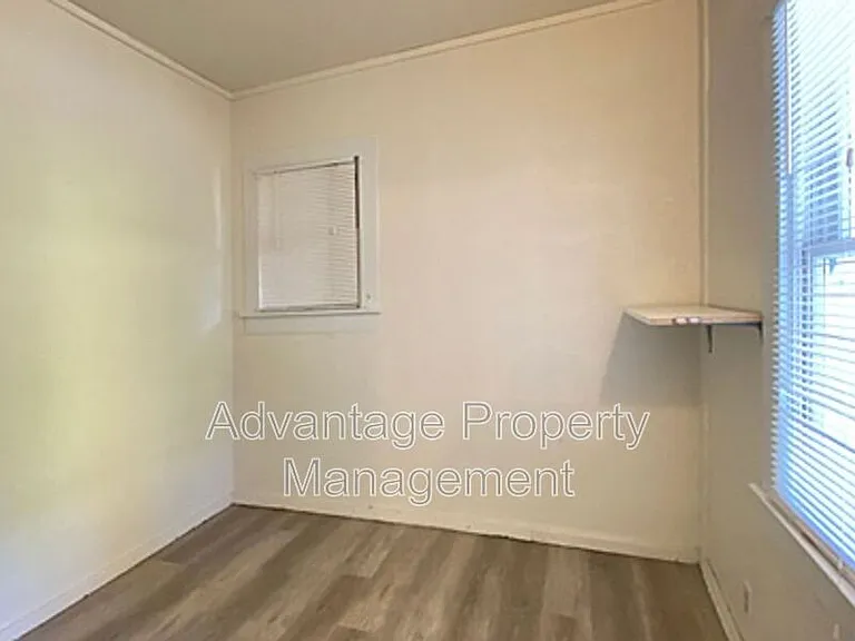 240 NW 9th St #1 — Photo 11