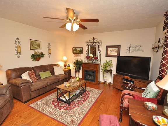 4th image of 23 Dogwood Pl