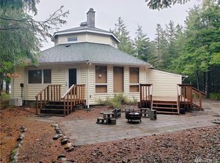 438 W Court Loop NE, Ocean Shores, WA 98569