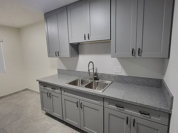 5th image of 560 E Pleasant St APT 3