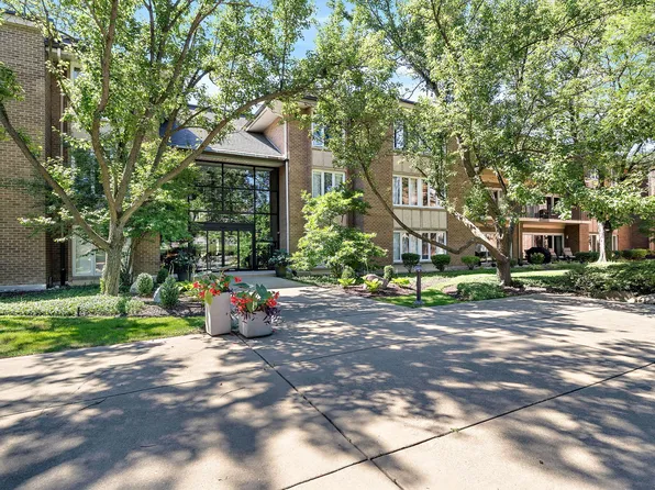 2 Oak Brook Club Dr APT B311, Oak Brook, IL 60523