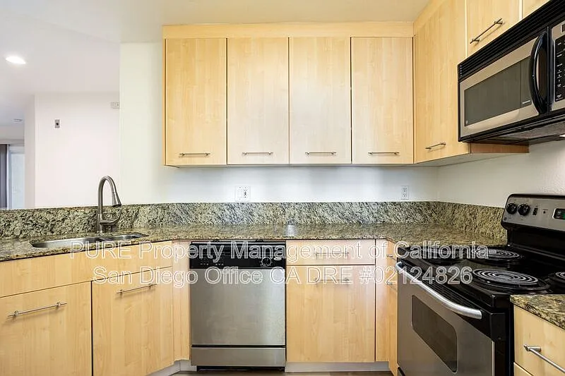 2 bed, 2.0 bath, 1037 sqft, $3,295 — Photo 4