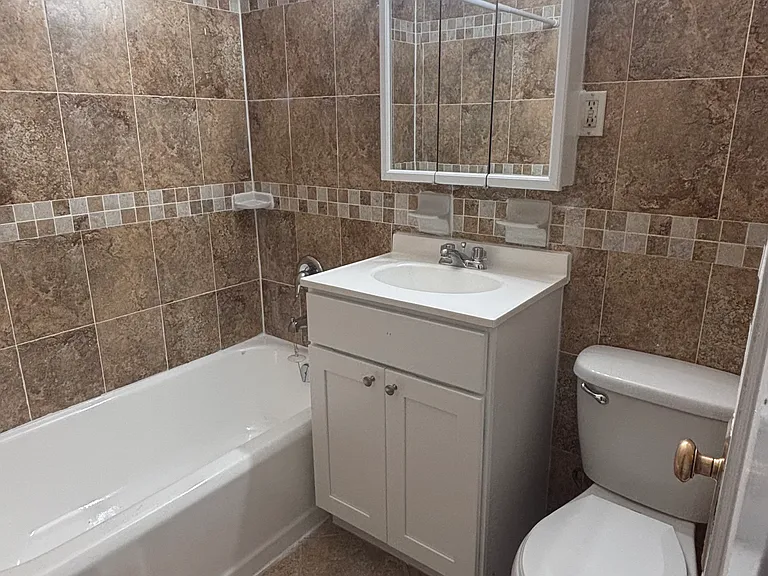 73-07 195th St #1B — Photo 4