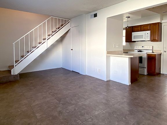 2nd image of 4954 Larkspur St
