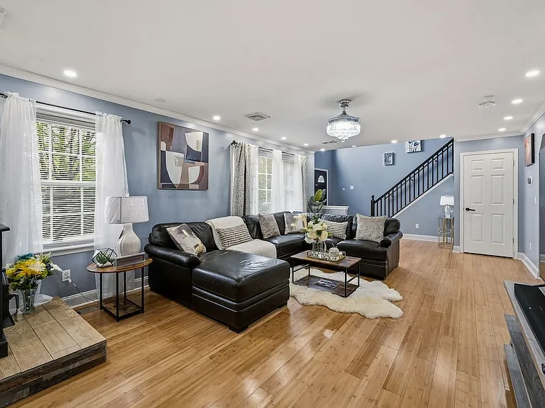 6000 Boardwalk Dr — Photo 4