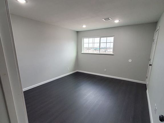 3rd image of 3610 Springlake Dr #108