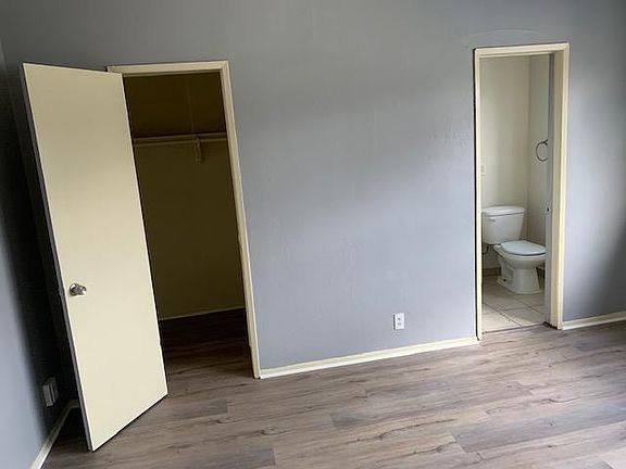 5th image of 5113 Roseland St APT 4