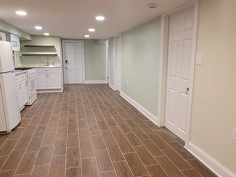 3535 W Melrose St — Photo 13