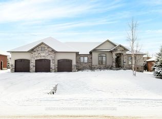 25 Mennill Dr, Springwater, ON L9X 0J2