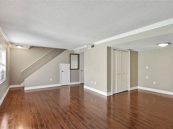 5th image of 104 Eastwind Ln