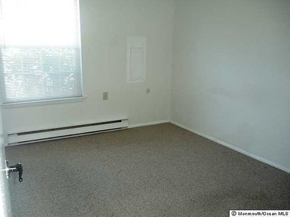 4th image of 439 Chesterfield Court #G