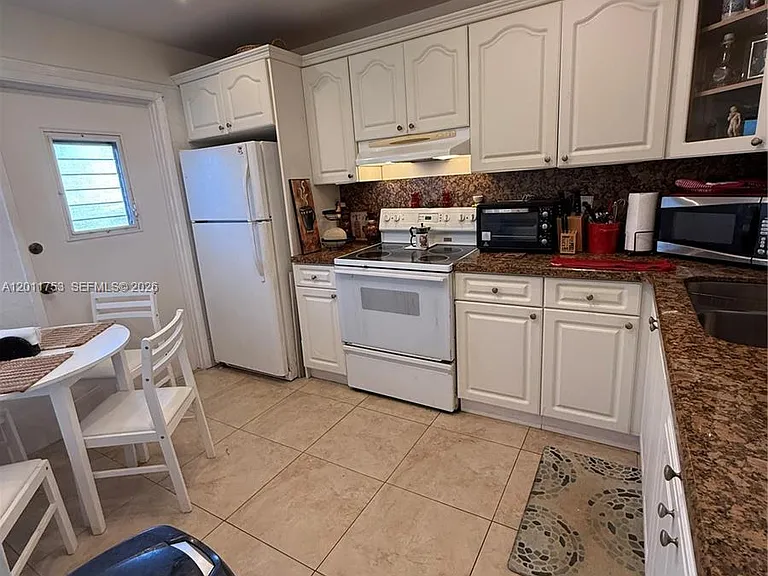 500 NE 14th Ave #302 — Photo 5