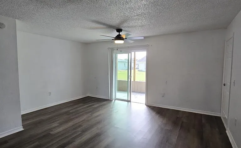 671 Royalty Ct #A — Photo 5