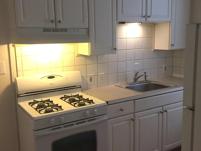 809 N Van Buren St #1A — Photo 3