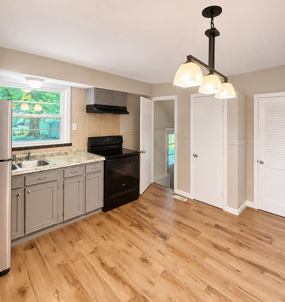 3 bed, 864 sqft, $1,930 — Photo 3