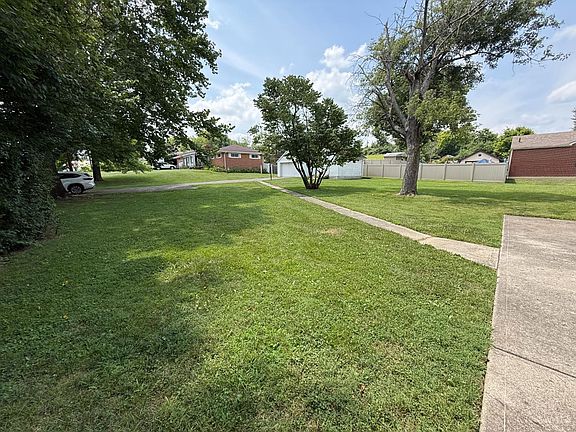 3rd image of 665 New London Rd