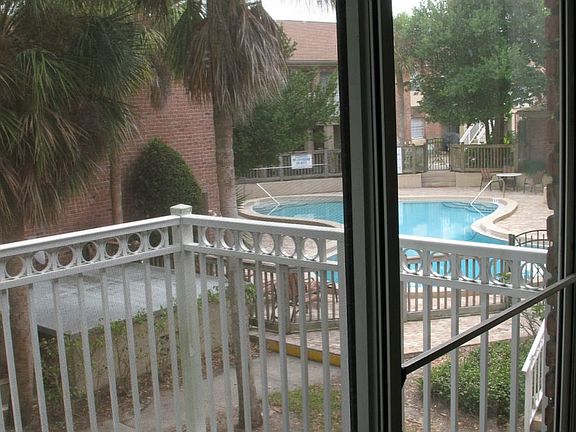 Balcony w/view of the pool!!