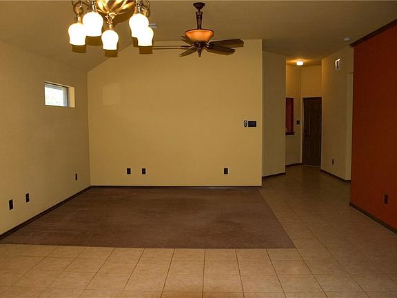 5th image of 728 Harbour Town Dr