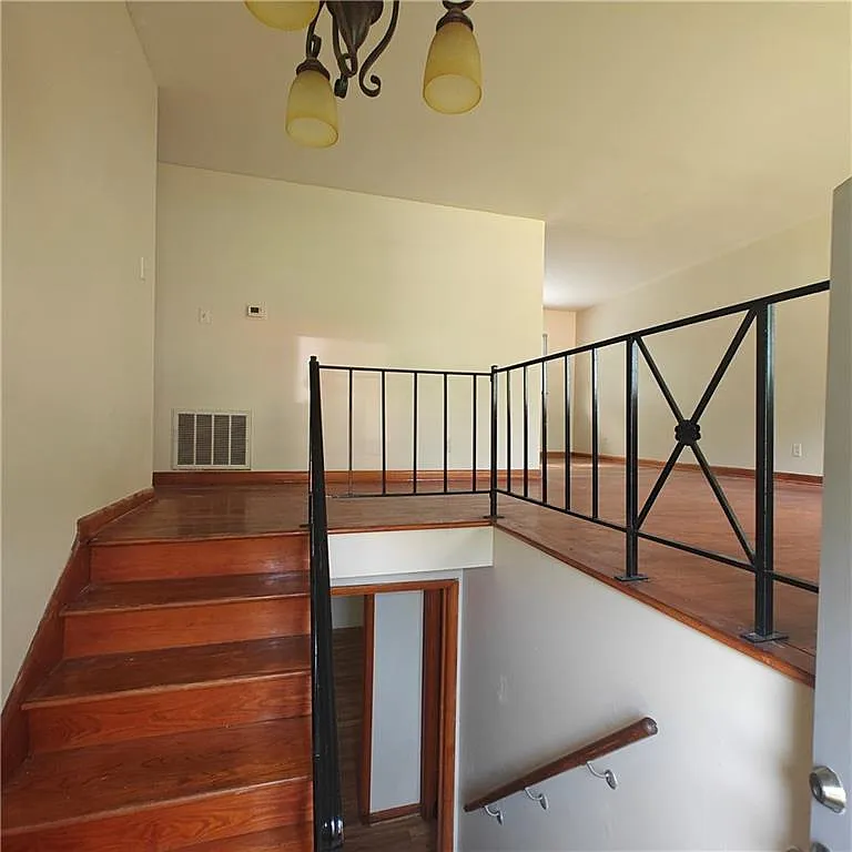 5 bed, 3.0 bath, 1850 sqft, $1,475 — Photo 3