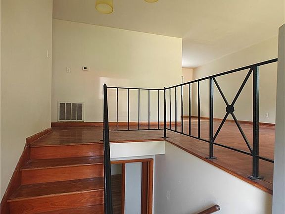 3rd image of 423 Alabama Ave