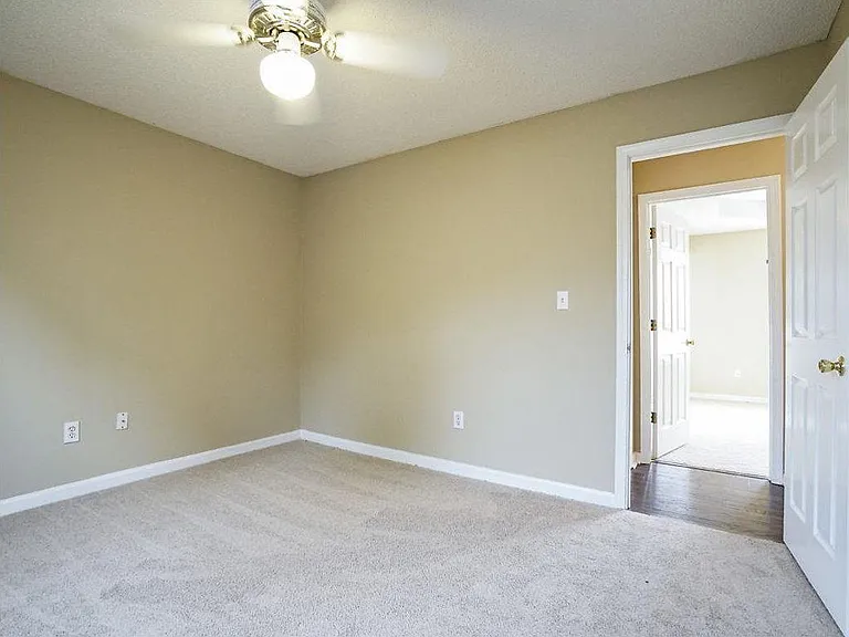 1935 Venesa Cir — Photo 48