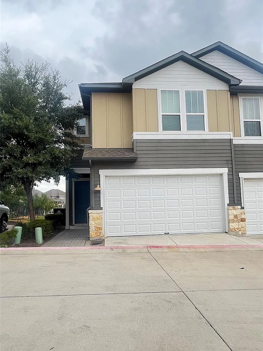 3 bed, 2.5 bath, 1616 sqft, $1,899 — Photo 1
