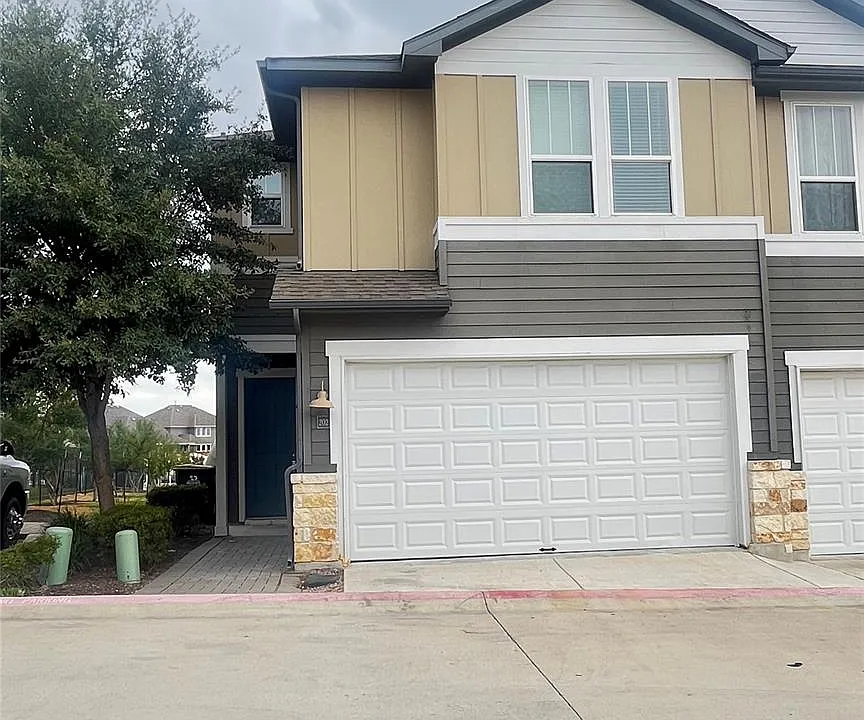1015 Vista View Dr #202