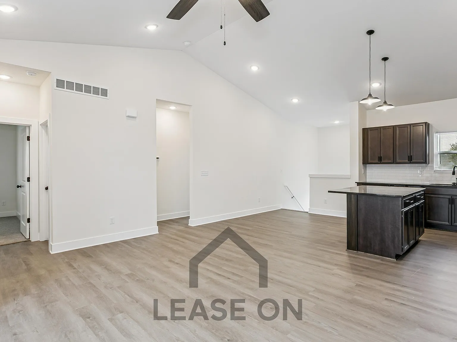 4 bed, 2000 sqft, $1,850 — Photo 3