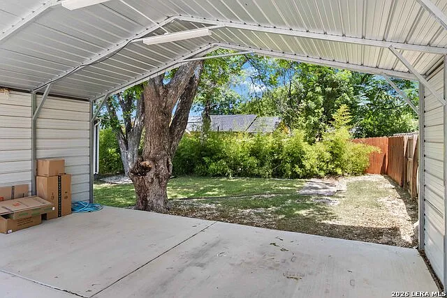 944 Fulton Ave — Photo 35