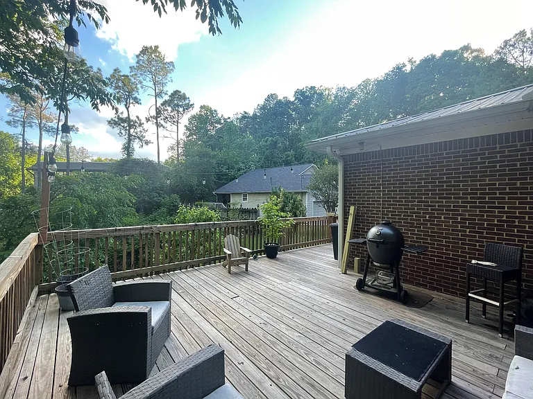 405 Art Hanes Cir — Photo 3